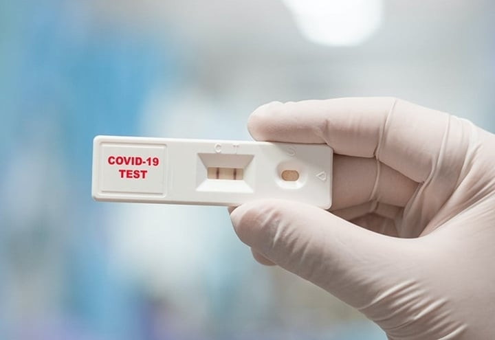 Bệnh COVID-19 thuộc nhóm B, thời gian ủ bệnh trung bình là 4 ngày. (Ảnh minh hoạ)