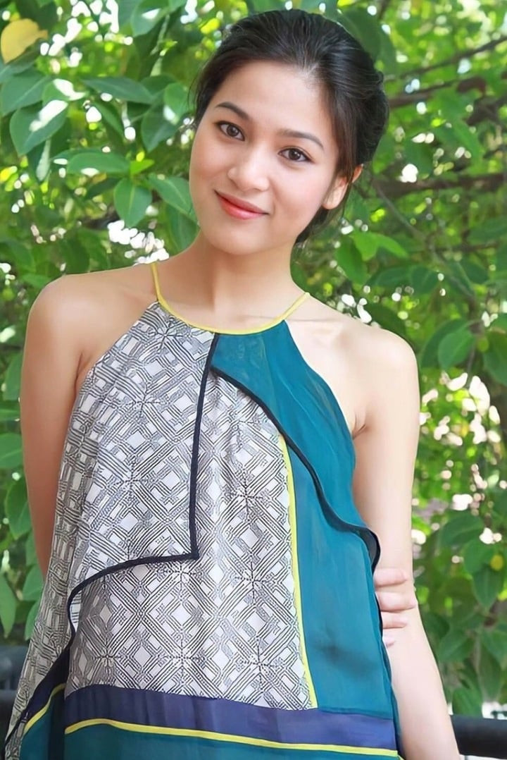 Nhung Kate tên thật là Dương Hồng Nhung sinh năm 1989 tại Hải Phòng. Người đẹp tốt nghiệp Đại học Sân khấu Điện ảnh Hà Nội.