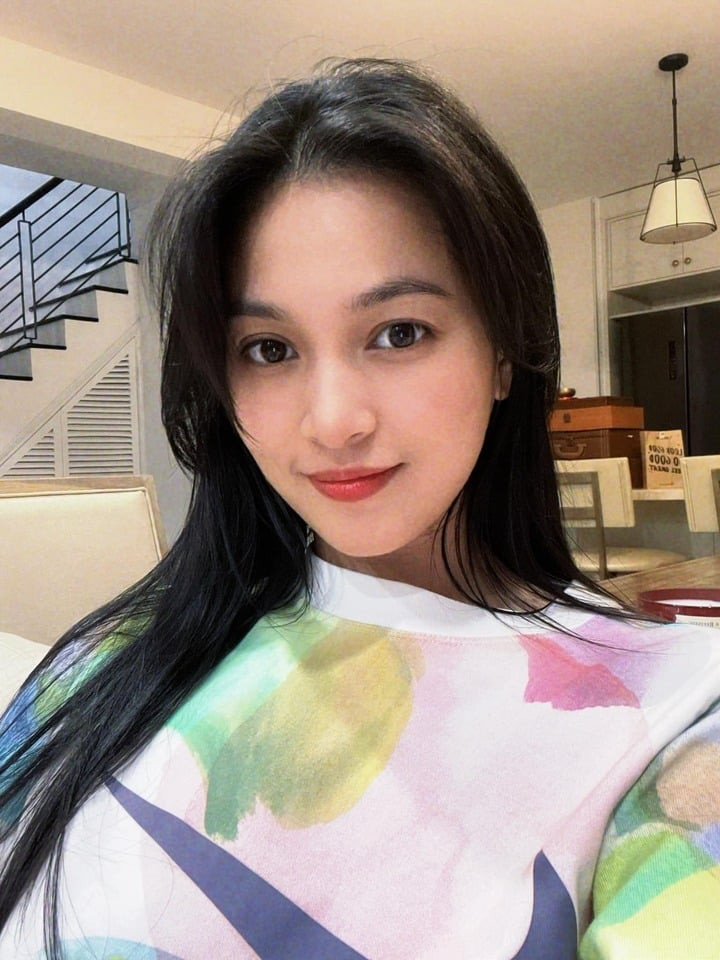 Ở tuổi 36, Nhung Kate chọn cuộc sống kín tiếng, hạn chế chia sẻ trên mạng xã hội. Người đẹp muốn tập trung cho cuộc sống, công việc và học tập để phát triển bản thân.