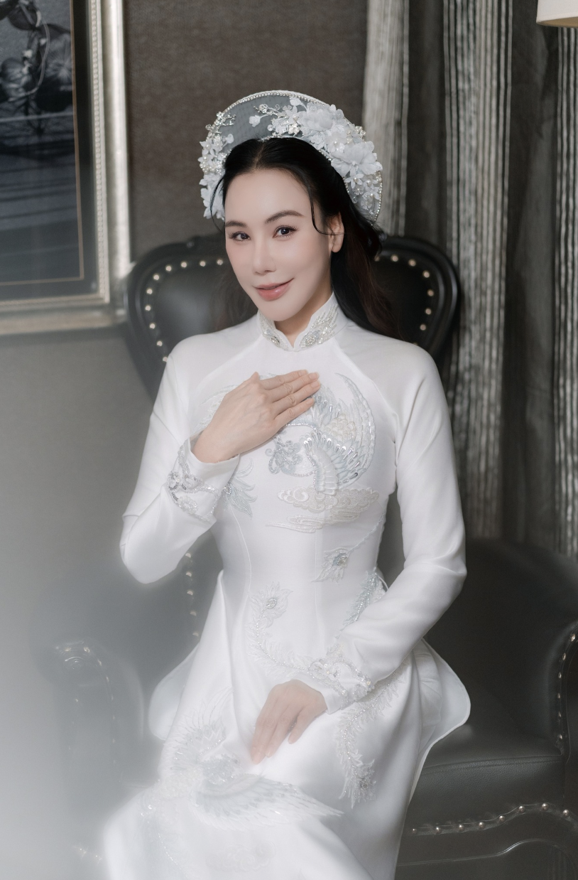 4 bộ đầm đại diện cho từng khoảnh khắc trong lễ cưới của Hồ Quỳnh Hương được hé lộ- Ảnh 2.