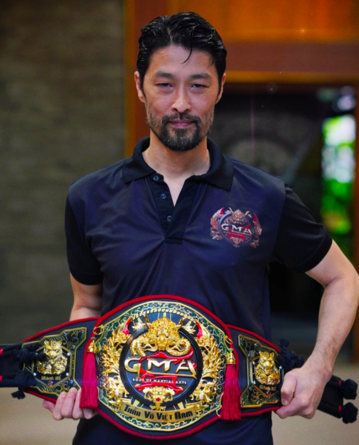 Johnny Trí Nguyễn chọn lối sống trầm lặng, tập trung vào việc giảng dạy võ thuật tại võ đường Liên Phong.