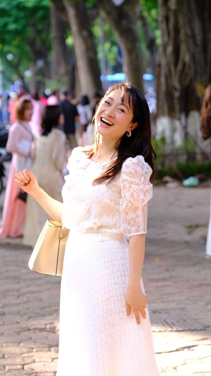 Thu Nga vẫn giữ nét đẹp dịu dàng.