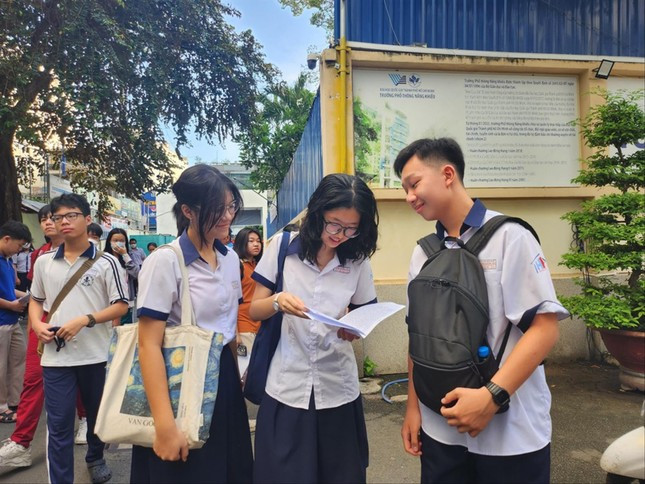 Khốc liệt cuộc đua trường chuyên tại TPHCM ảnh 1