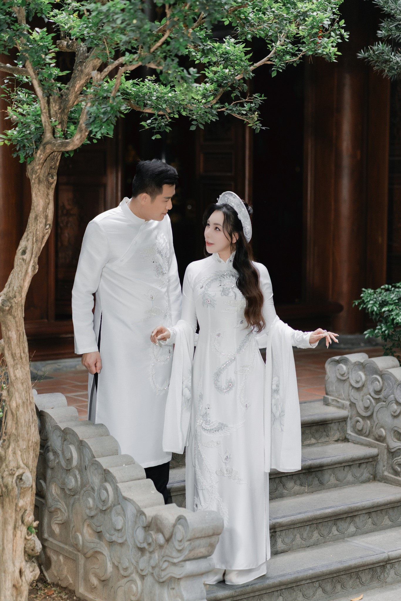 Trực tiếp đám cưới Hồ Quỳnh Hương: Cô dâu lộ diện xinh xắn, Thiều Bảo Trâm làm phù dâu, lễ đường có 1 chi tiết đặc biệt- Ảnh 9.