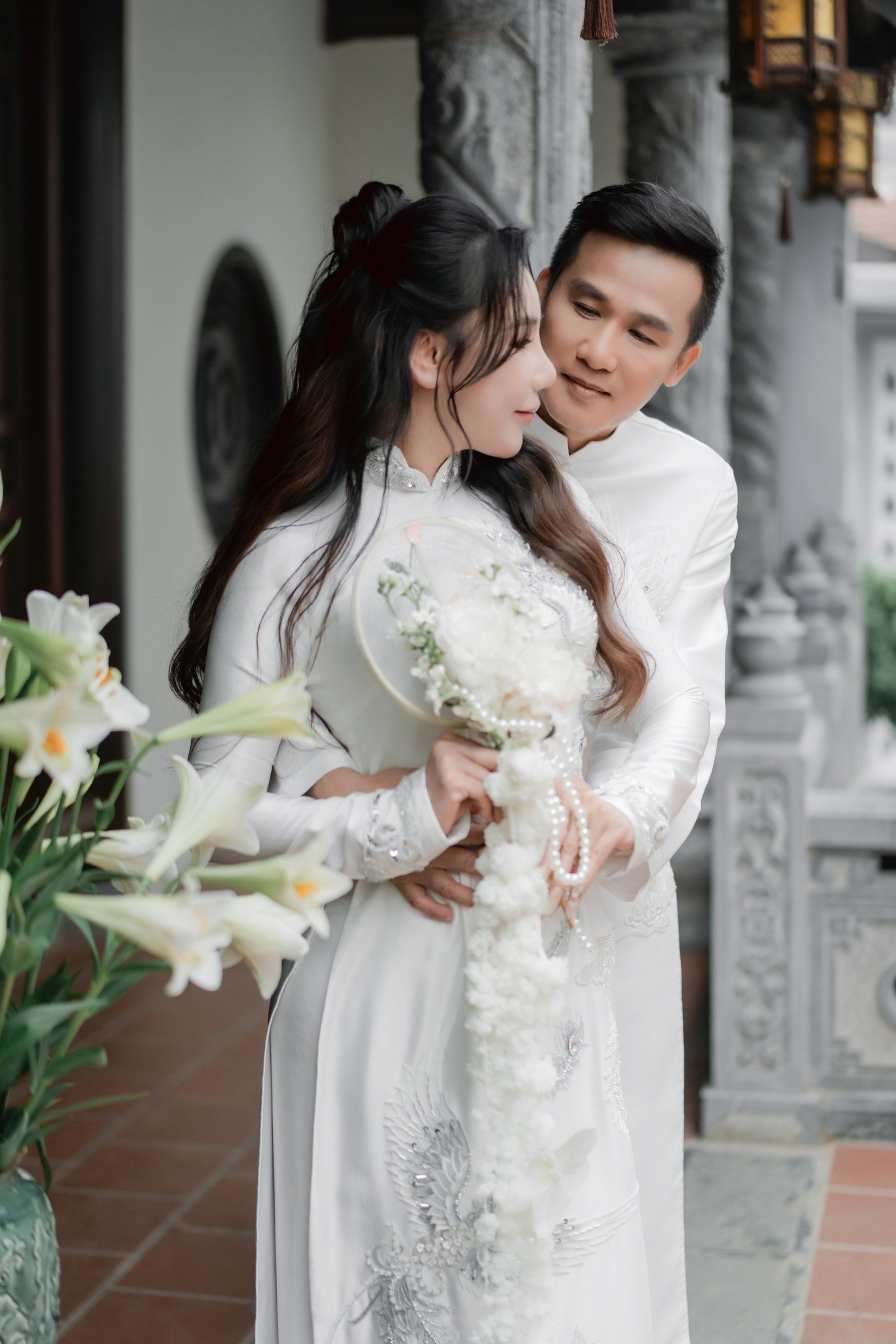 Trực tiếp đám cưới Hồ Quỳnh Hương: Cô dâu lộ diện xinh xắn, Thiều Bảo Trâm làm phù dâu, lễ đường có 1 chi tiết đặc biệt- Ảnh 8.