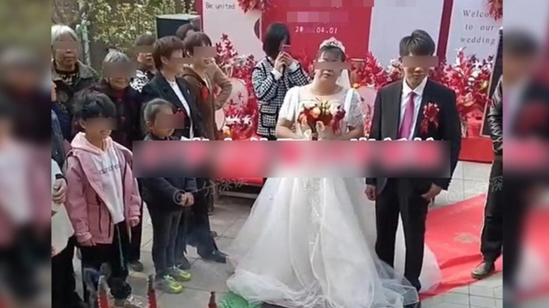 Chàng trai 27 tuổi cưới cô dâu 54 tuổi, ngỡ ngàng bố mẹ chú rể