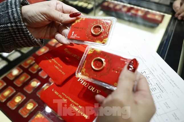 Giá vàng bất ngờ vọt tăng mạnh ảnh 1