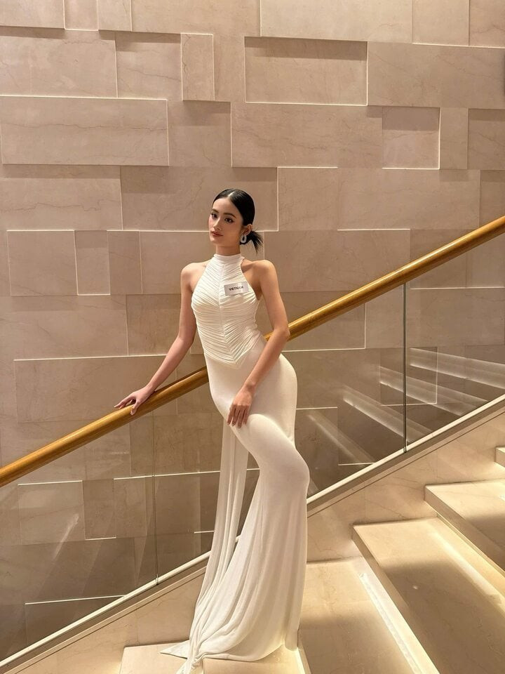 Đại diện Việt Nam được chuyên trang Missosology khen ngợi về dáng vóc cân đối, thần thái quyến rũ, duyên dáng và sự thân thiện.