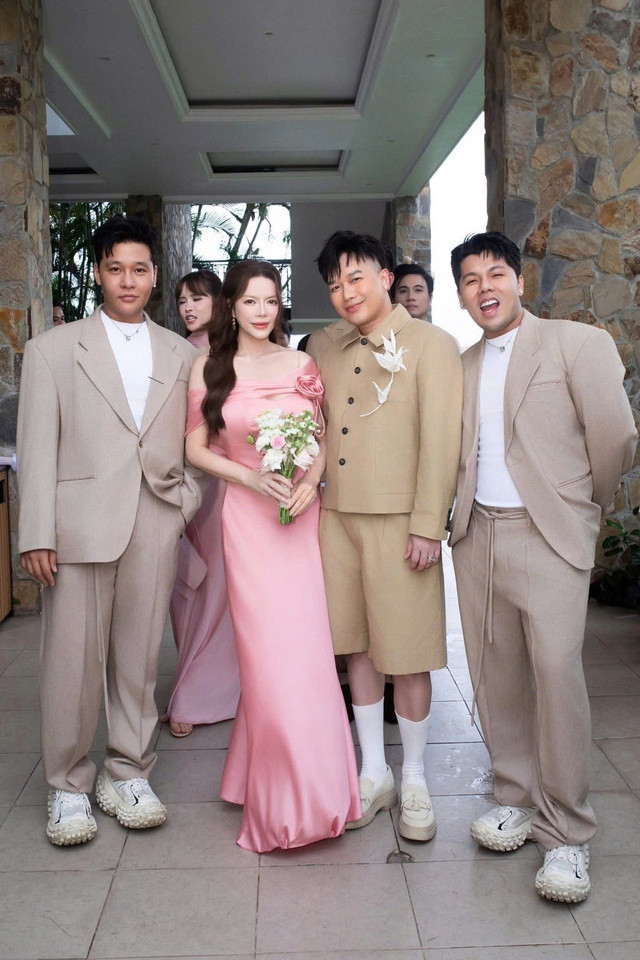 Sự thật màn bắt hoa cưới tại hôn lễ Hồ Quỳnh Hương: Lộ clip