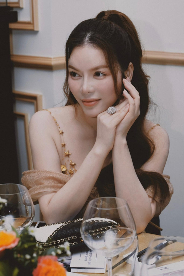 Sự thật màn bắt hoa cưới tại hôn lễ Hồ Quỳnh Hương: Lộ clip