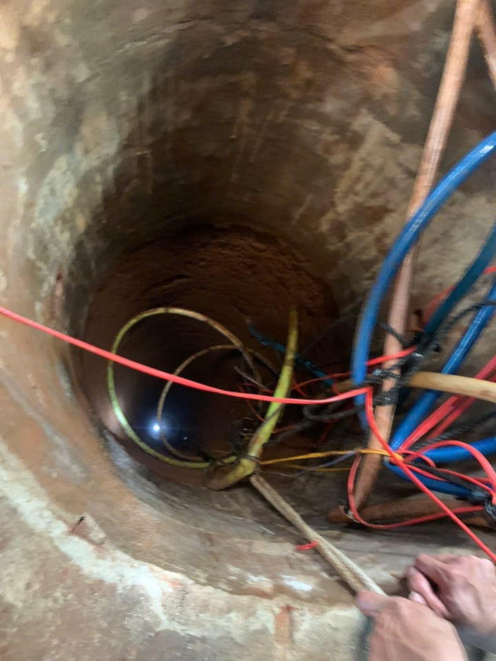 Hiện trường bé L. bị rơi xuống giếng sâu 35m.