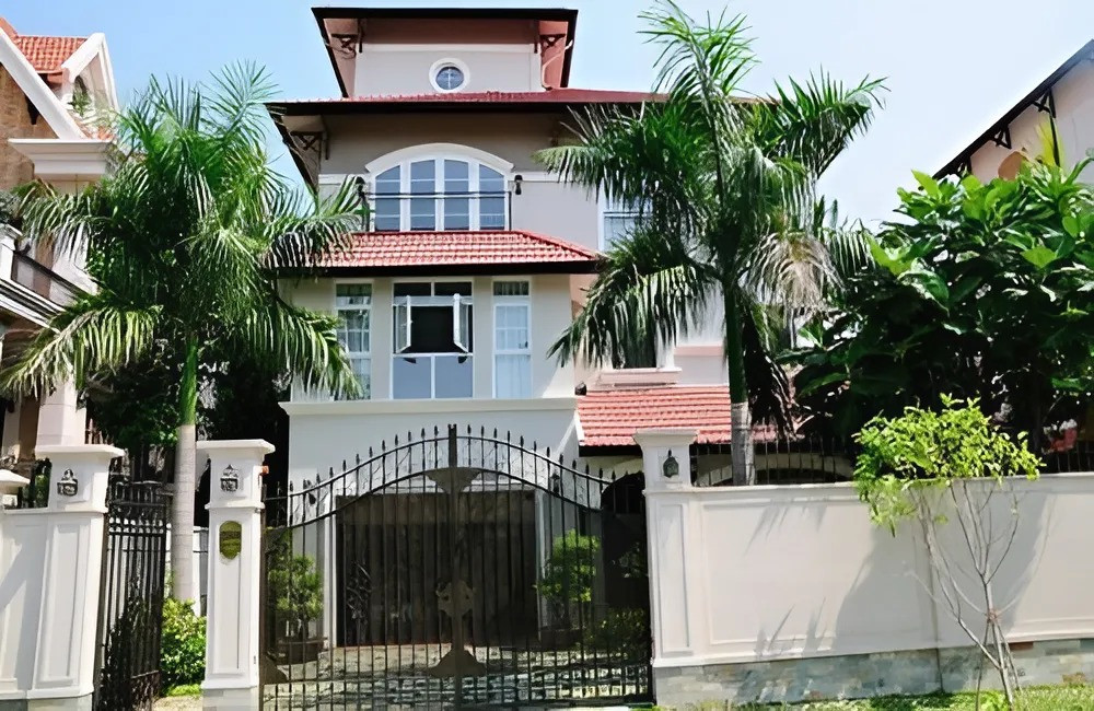 Nữ nghệ sĩ ở nhà mặt tiền 3 tầng 800m2 tại Quận 2, U60 đẹp như ngoài 30, khiến chồng theo về Việt Nam- Ảnh 5.