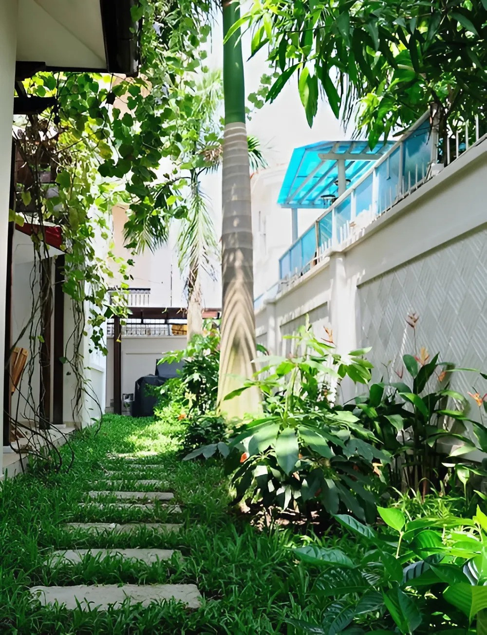 Nữ nghệ sĩ ở nhà mặt tiền 3 tầng 800m2 tại Quận 2, U60 đẹp như ngoài 30, khiến chồng theo về Việt Nam- Ảnh 7.