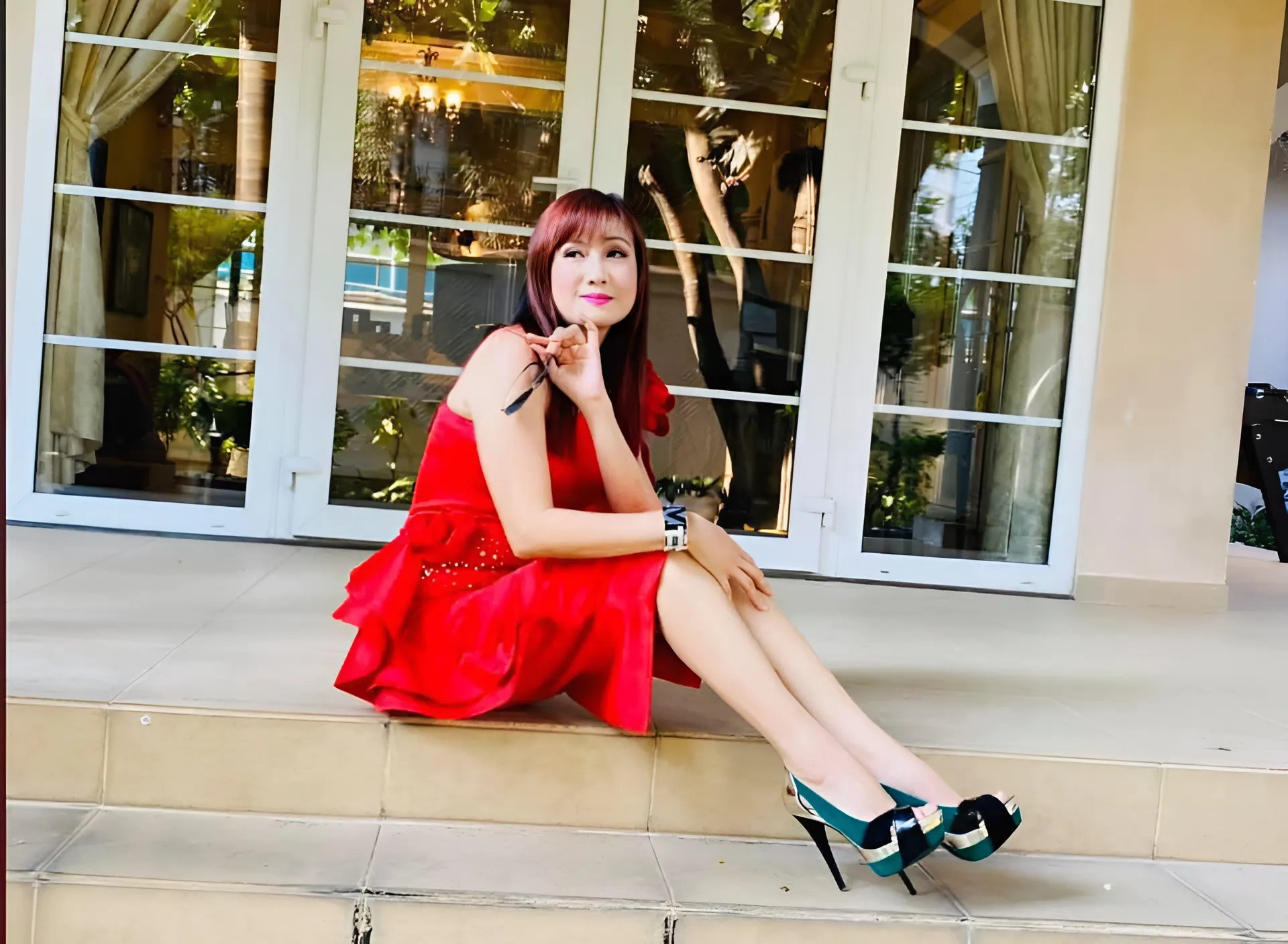 Nữ nghệ sĩ ở nhà mặt tiền 3 tầng 800m2 tại Quận 2, U60 đẹp như ngoài 30, khiến chồng theo về Việt Nam- Ảnh 9.