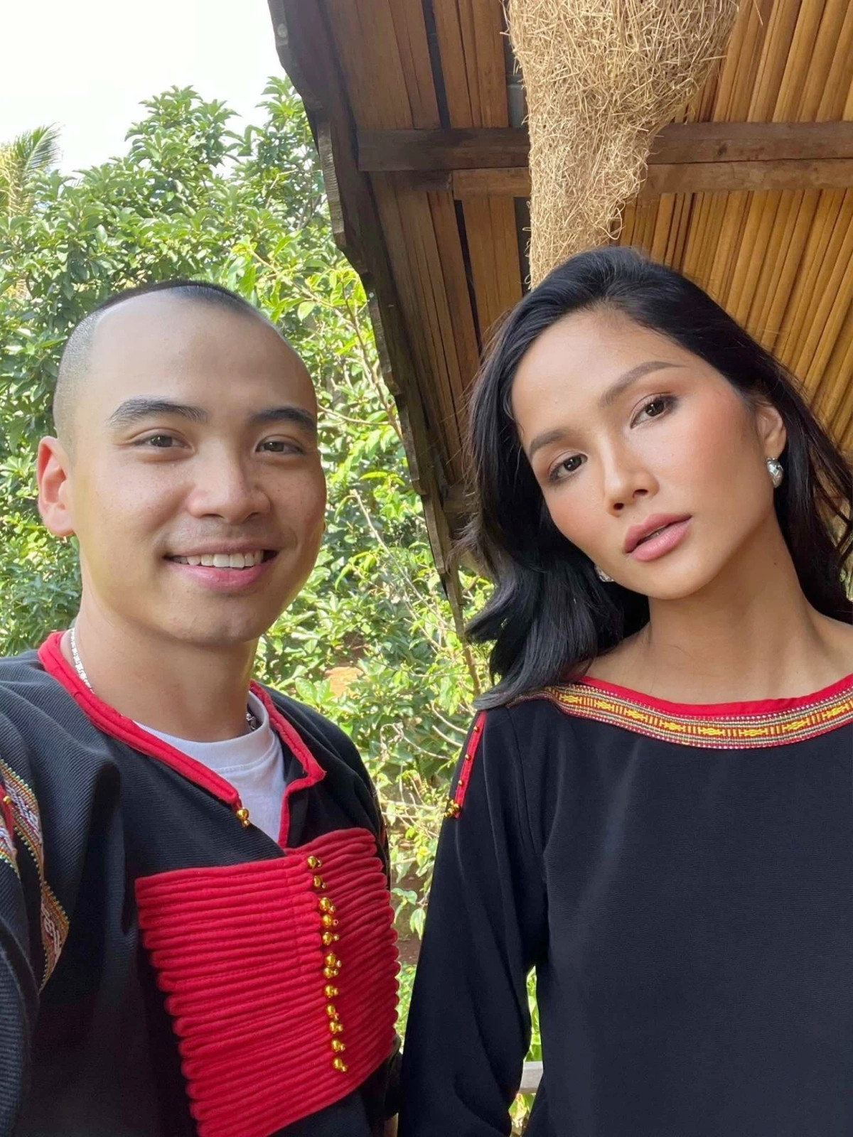 Sau 3 tháng về chung nhà, chồng H'Hen Niê chính thức khoe tin vui đặc biệt- Ảnh 1.