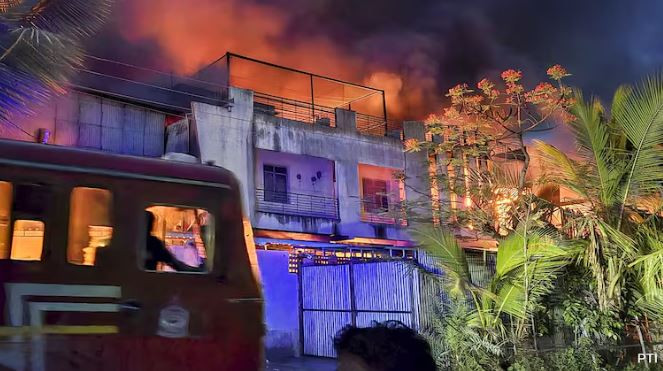 Cháy lớn tại nhà máy dệt, 8 người tử vong- Ảnh 1.