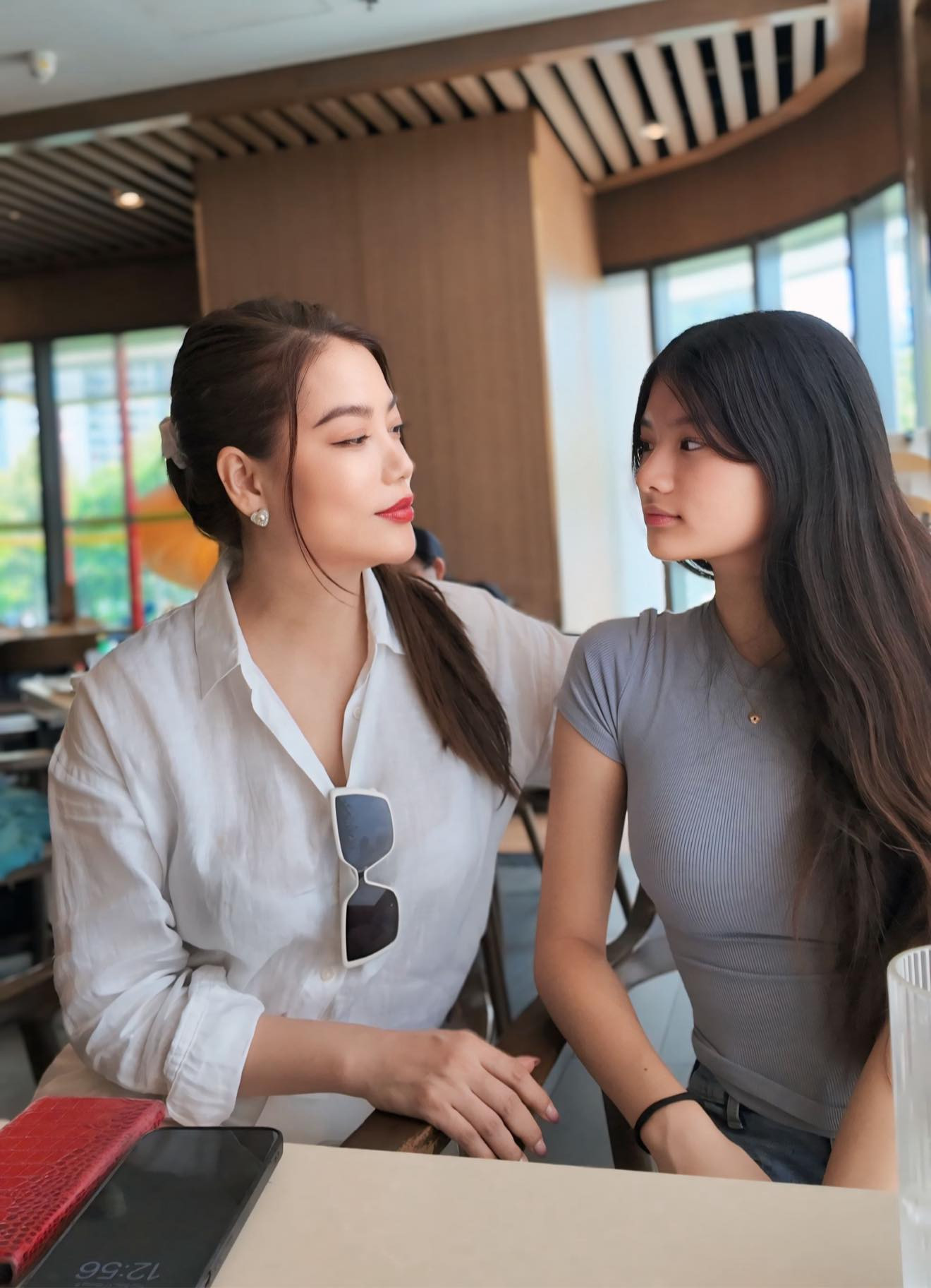 Góc nghiêng 'thần thánh' của con gái Trương Ngọc Ánh- Ảnh 2.