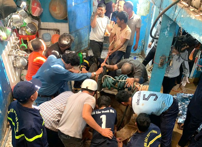 Người cha kể lại 2 giờ ‘sinh tử’ khi lao xuống giếng sâu 35 mét cứu con gái- Ảnh 2.