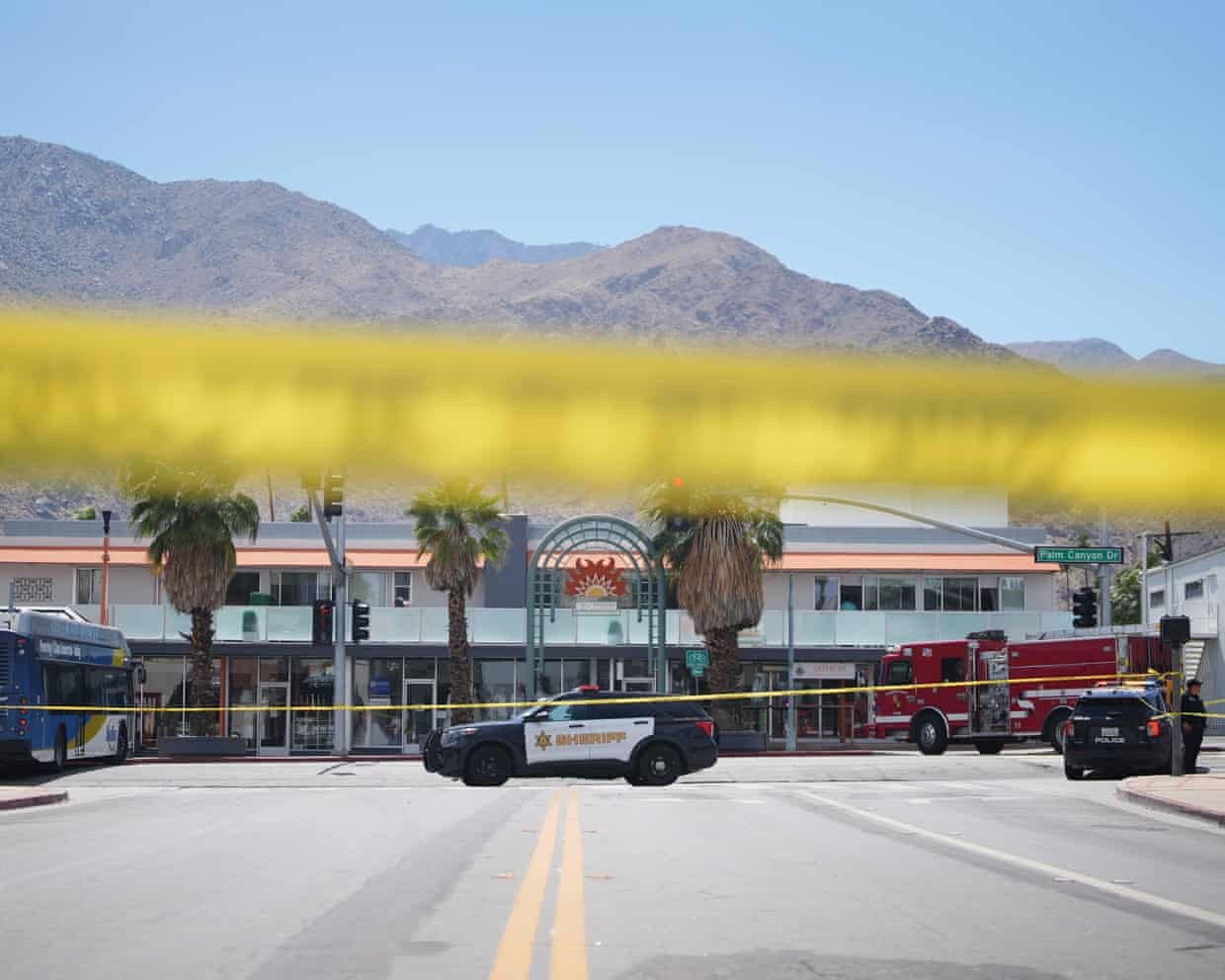 Ô tô nổ tung tại trung tâm khám hiếm muộn ở Mỹ, nhiều người thương vong- Ảnh 2.