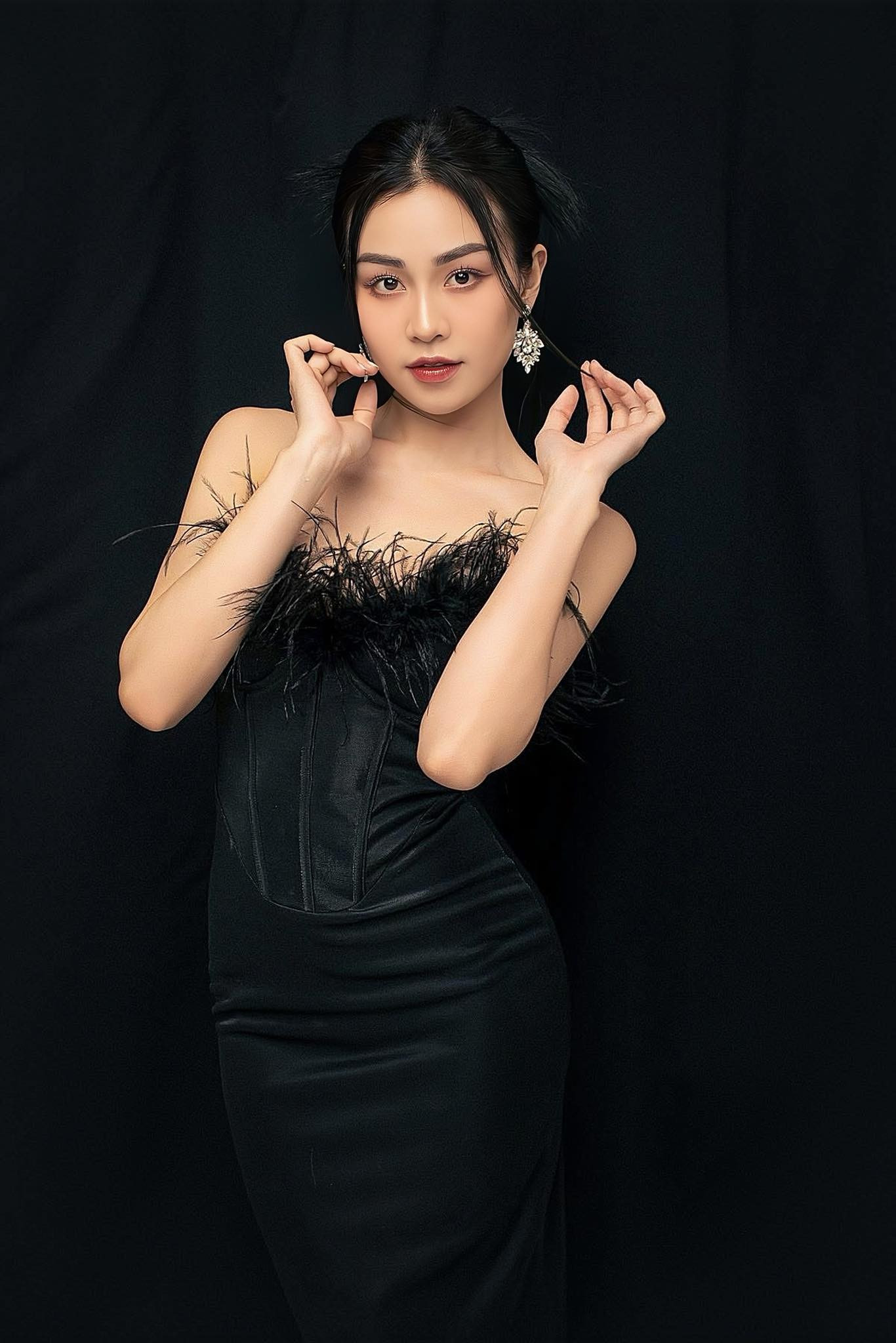 Sắc vóc đời thực như hoa hậu của nữ diễn viên 'Những chặng đường bụi bặm'- Ảnh 4.