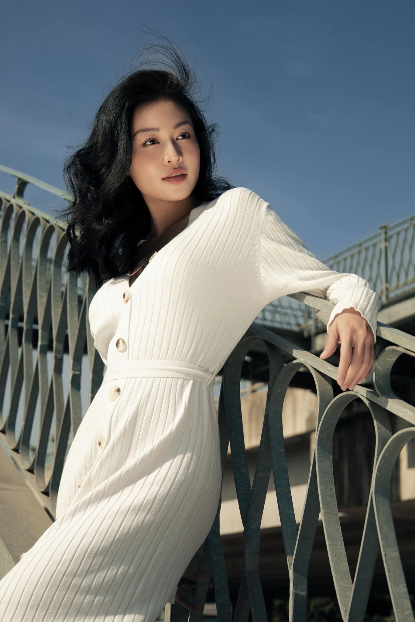 Sắc vóc đời thực như hoa hậu của nữ diễn viên 'Những chặng đường bụi bặm'- Ảnh 10.