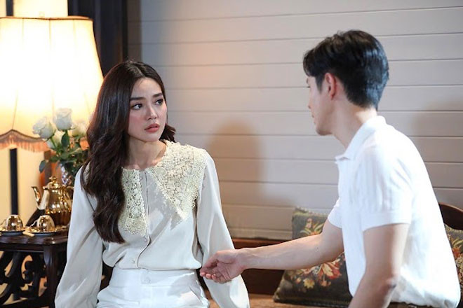 Vô tình thấy thỏi son mắc kẹt ở ghế phụ tôi làm ầm ĩ quyết tìm cho ra chủ nhân