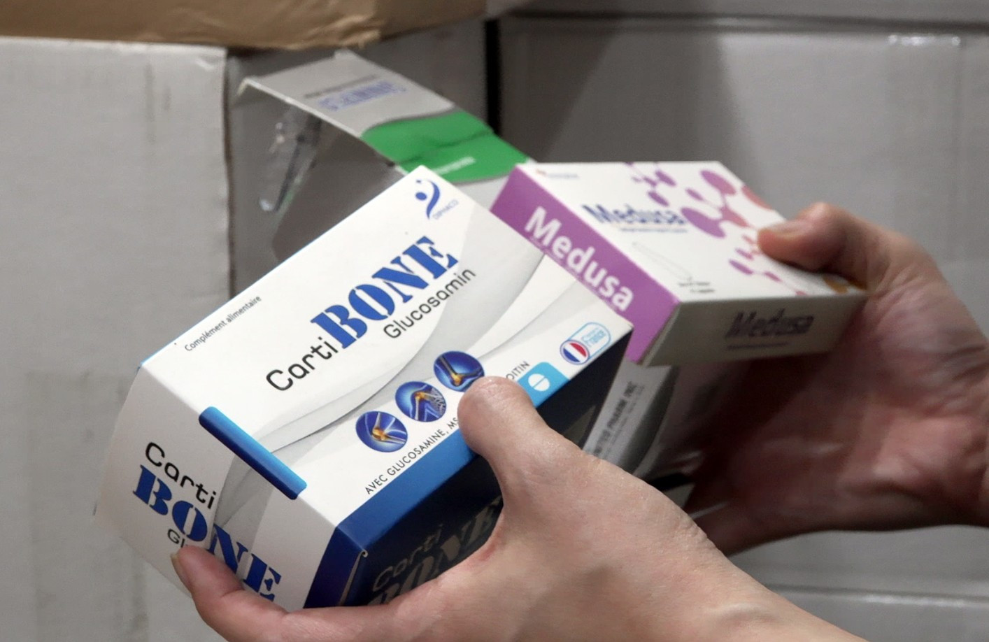 Vụ thu giữ hơn 100 tấn thực phẩm chức năng, thiết bị y tế giả: Điểm tên những mặt hàng đã bán ra thị trường ảnh 17