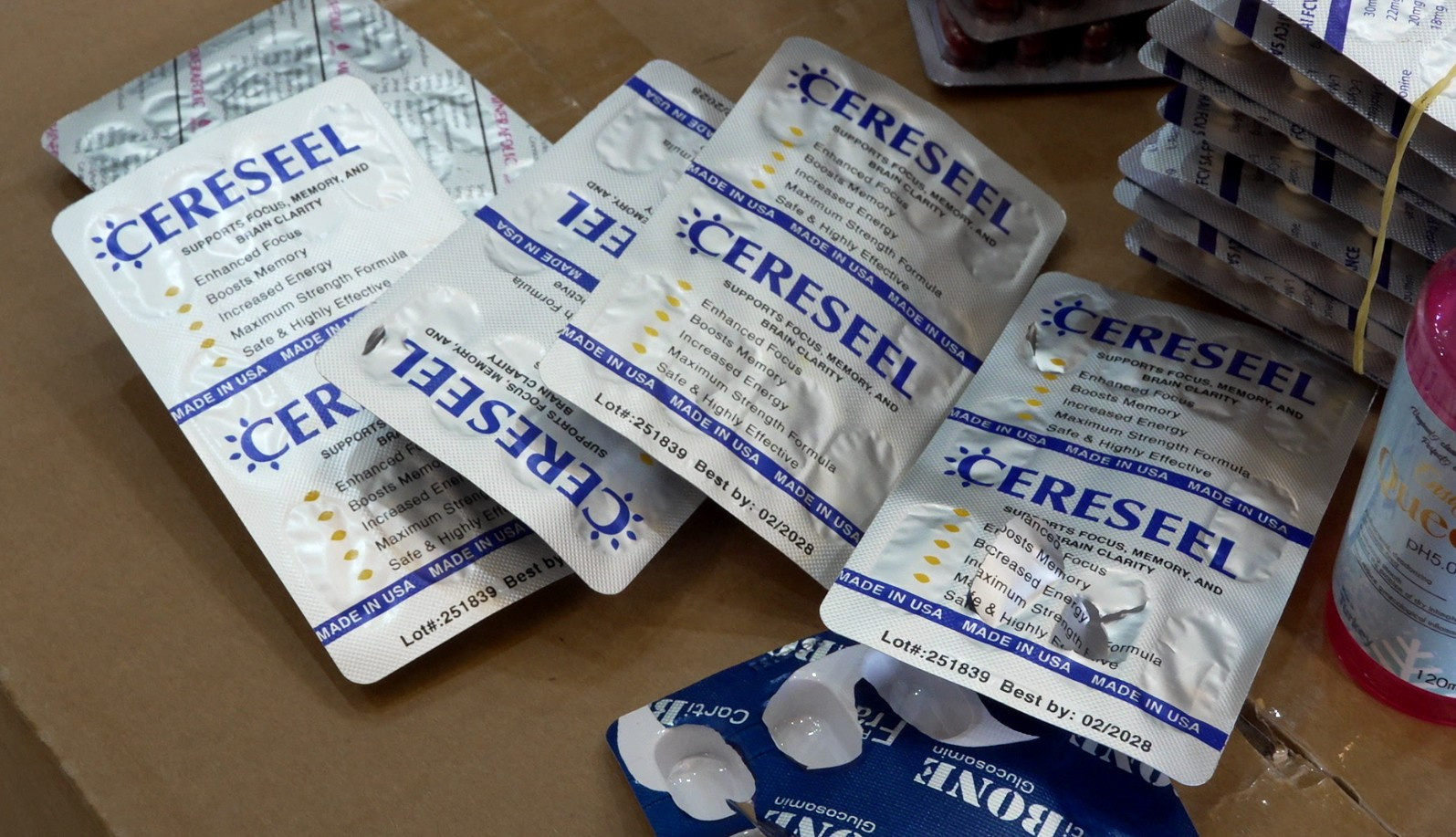 Vụ thu giữ hơn 100 tấn thực phẩm chức năng, thiết bị y tế giả: Điểm tên những mặt hàng đã bán ra thị trường ảnh 3