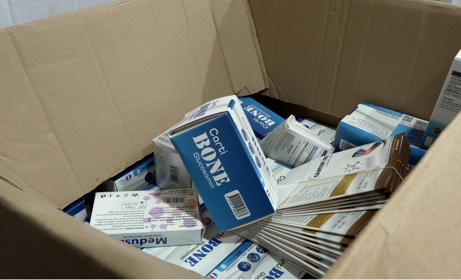 Vụ thu giữ hơn 100 tấn thực phẩm chức năng, thiết bị y tế giả: Điểm tên những mặt hàng đã bán ra thị trường ảnh 24