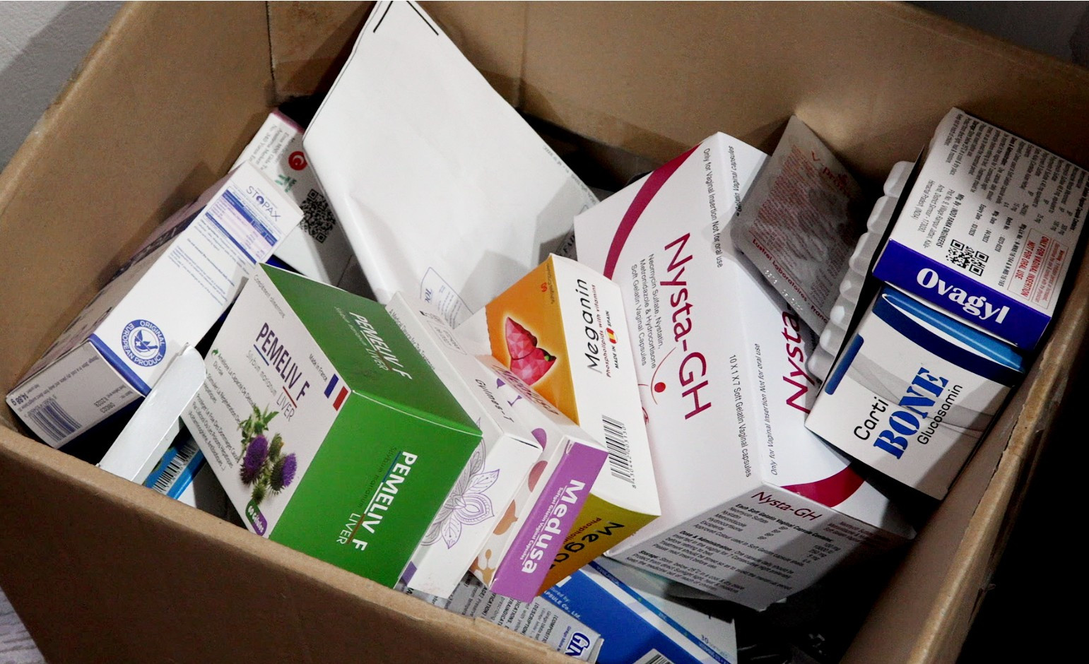 Vụ thu giữ hơn 100 tấn thực phẩm chức năng, thiết bị y tế giả: Điểm tên những mặt hàng đã bán ra thị trường ảnh 1