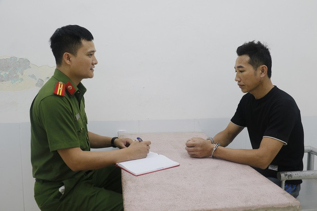 Lời khai của Hà Văn Thúy, nam phụ huynh xông vào trường đánh cô giáo, bắt đứng dưới mưa- Ảnh 1.