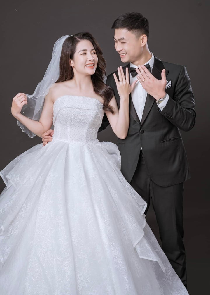 Bà xã Duy Hưng tên là Nguyễn Huyền, từng là diễn viên.