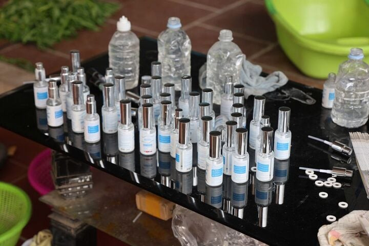 Mỹ phẩm giả thành phẩm. (Ảnh CA Bắc Giang).