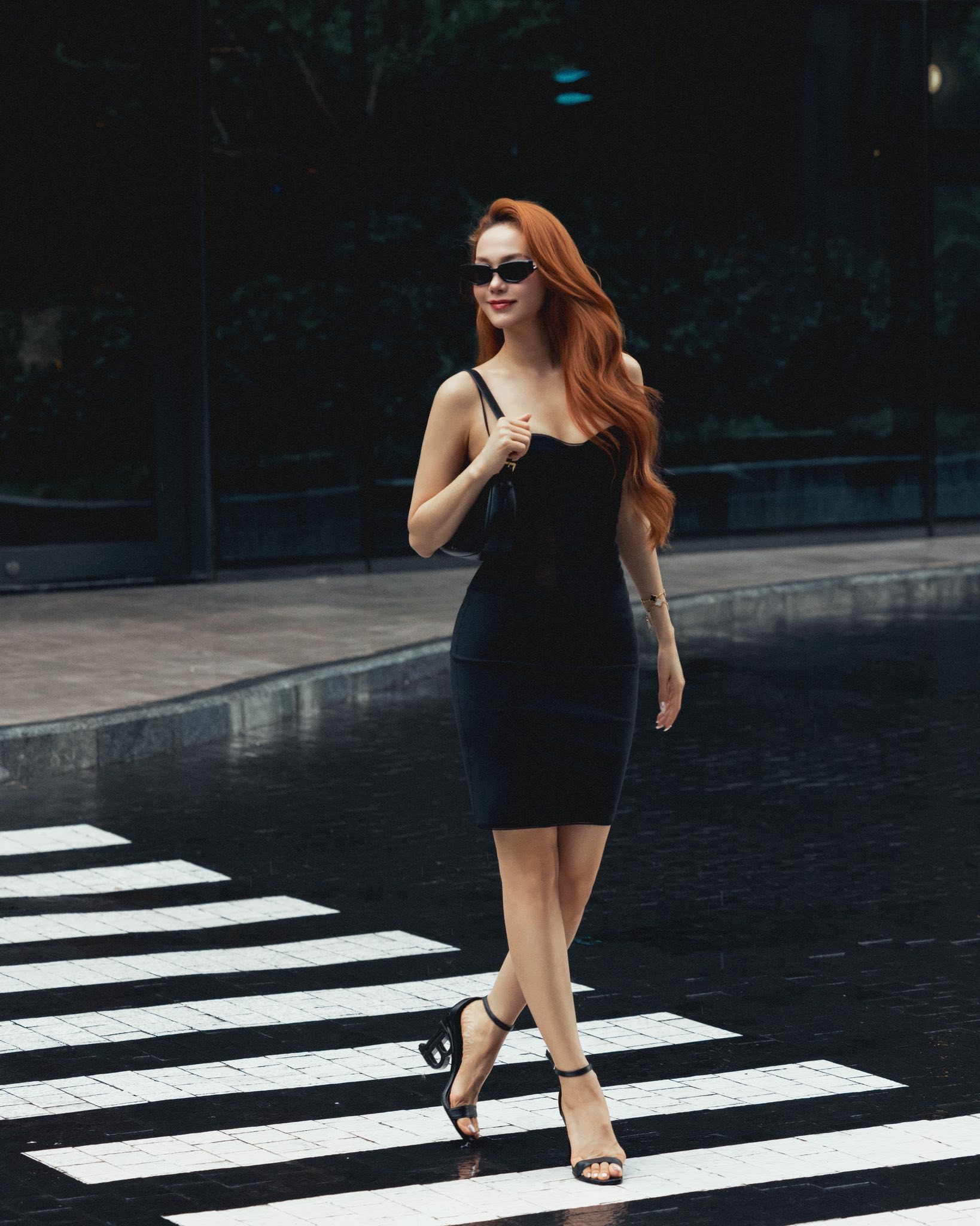 Minh Hằng chào hè bằng loạt ảnh nóng bỏng, minh chứng 'gái một con trông mòn con mắt'- Ảnh 10.