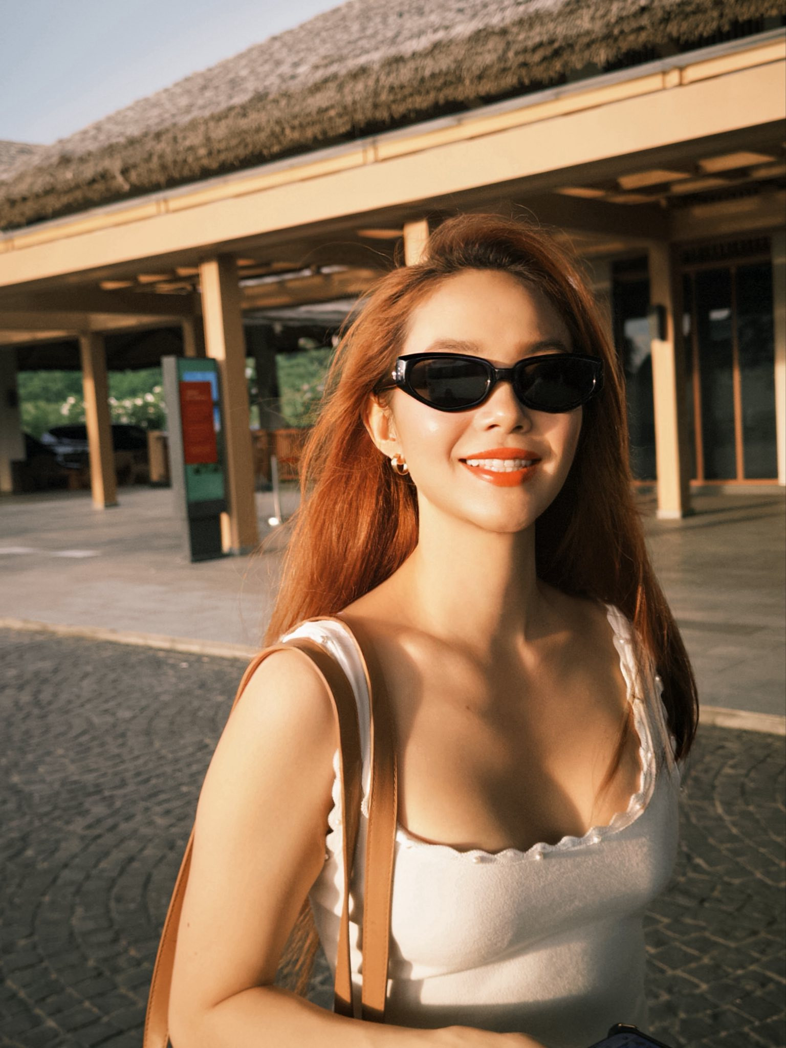 Minh Hằng chào hè bằng loạt ảnh nóng bỏng, minh chứng 'gái một con trông mòn con mắt'- Ảnh 2.