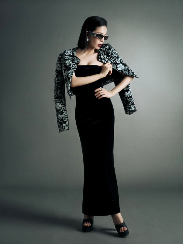 Vóc dáng mảnh mai quyến rũ của Lệ Quyên ở tuổi 44- Ảnh 10.