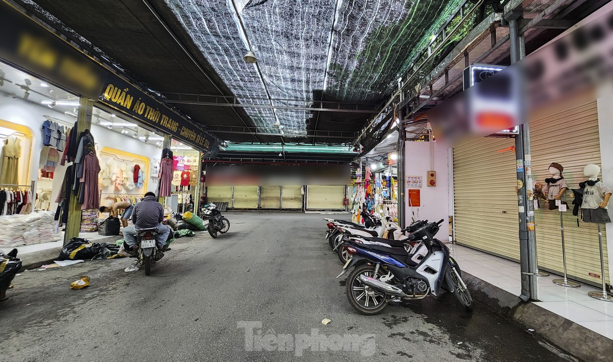 Cảnh khó tin tại thủ phủ thời trang lớn nhất miền Bắc ảnh 1