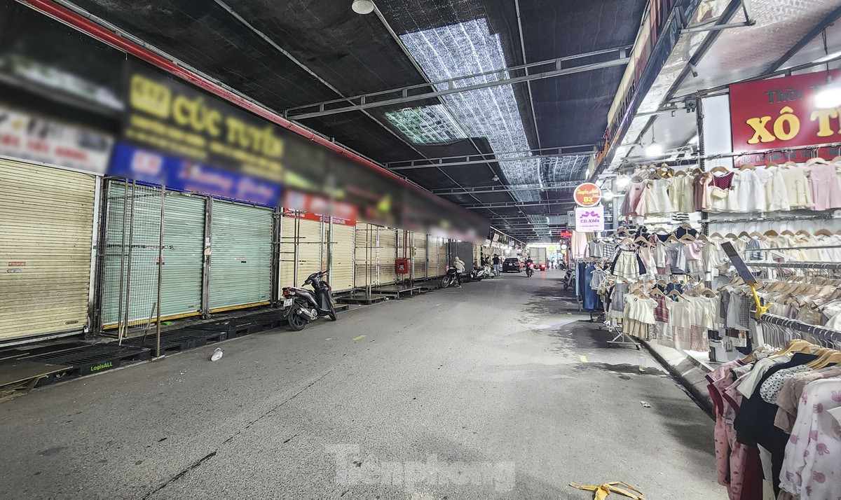 Cảnh khó tin tại thủ phủ thời trang lớn nhất miền Bắc ảnh 5
