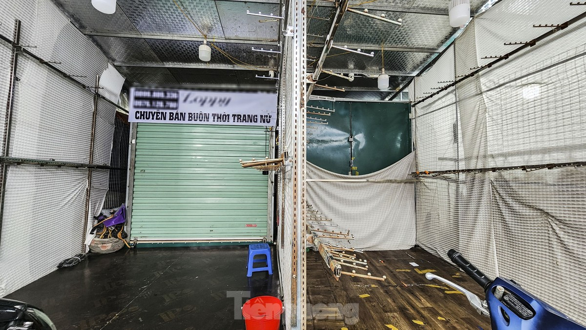 Cảnh khó tin tại thủ phủ thời trang lớn nhất miền Bắc ảnh 3