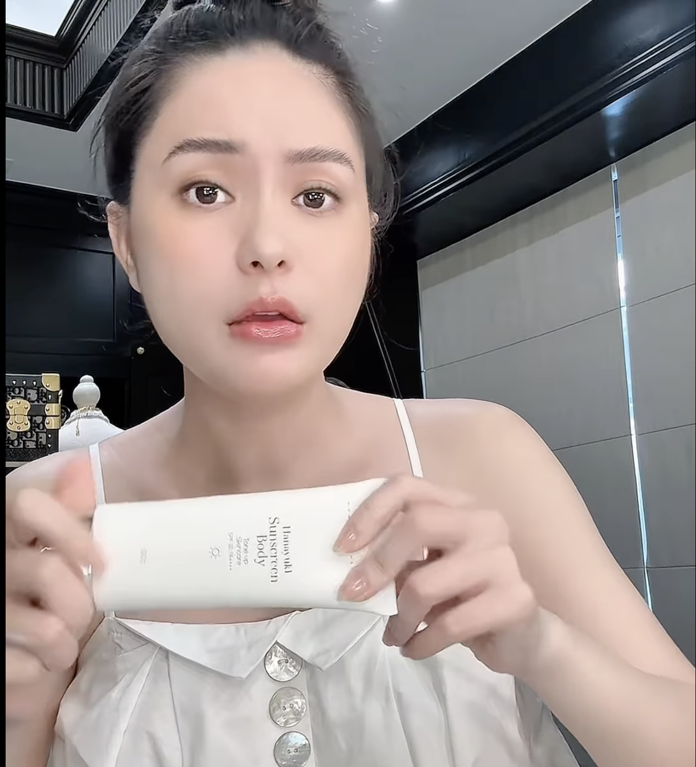 Ghi SPF 50 nhưng chỉ đạt 2,4: Kem chống nắng mà Đoàn Di Băng quảng cáo là thật hay giả?- Ảnh 2.