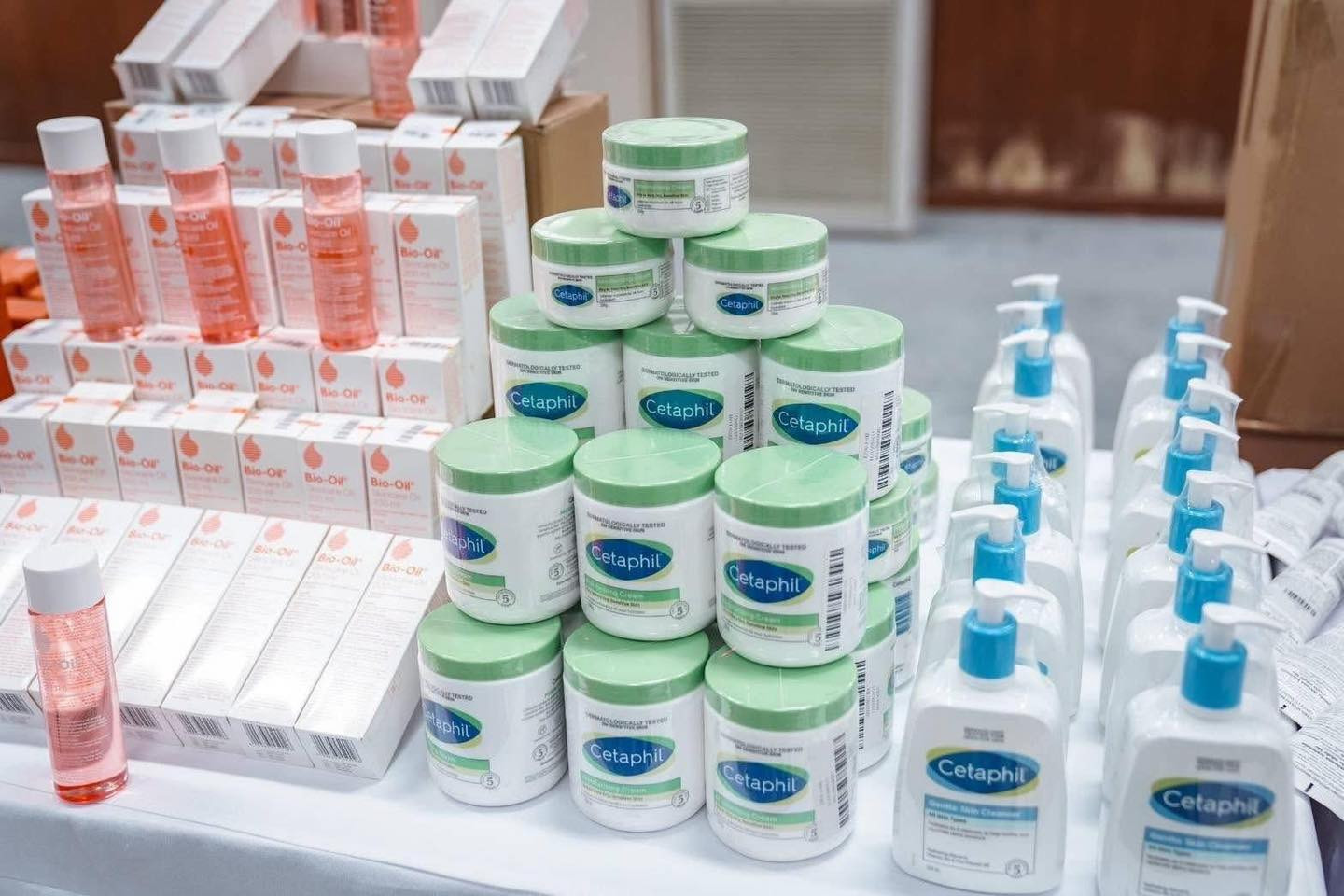 Hơn 78.223 sản phẩm mỹ phẩm, thiết bị điện tử,... giả bị phát hiện ở Thái Lan: Đường dây khủng do 2 nghi phạm Trung Quốc cầm đầu- Ảnh 3.