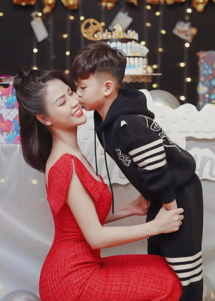 Cô cho biết con không muốn mẹ ''đi thêm bước nữa''.