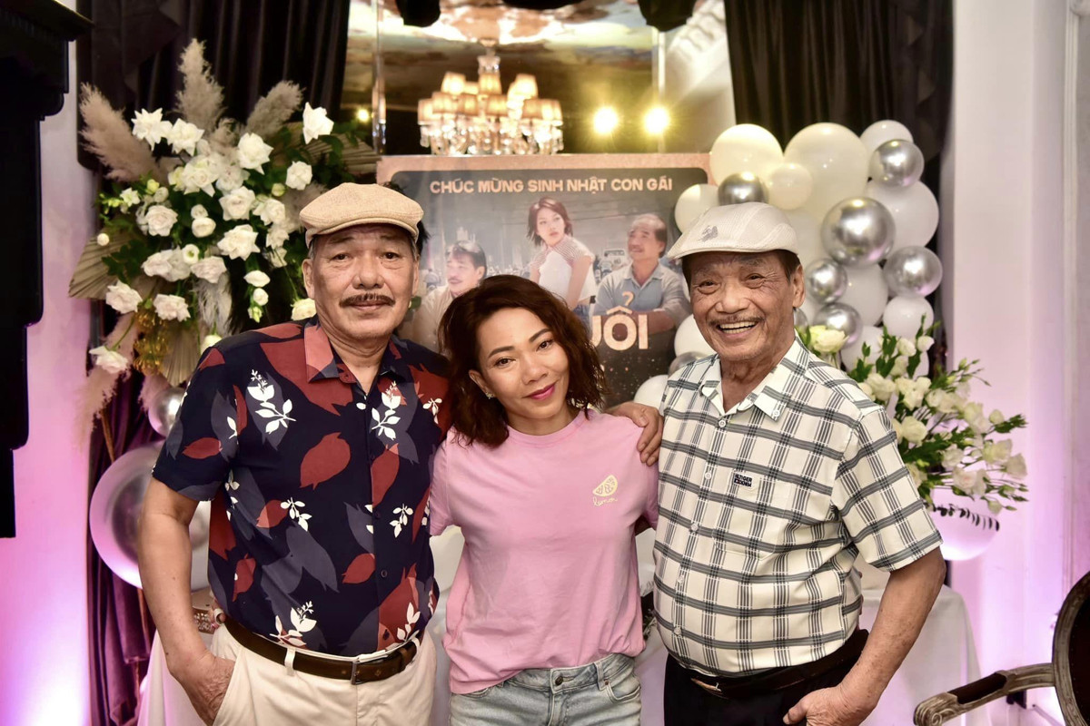 nhac si tran tien o can nha.jpg