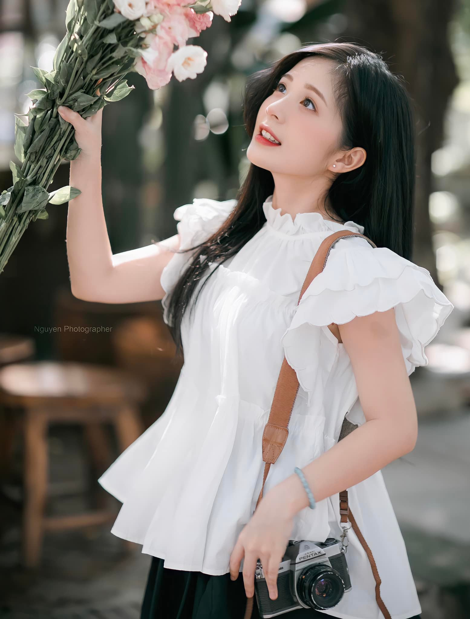 Nhan sắc nữ diễn viên 28 tuổi xinh như lớp 10 đang gây tranh cãi trong phim