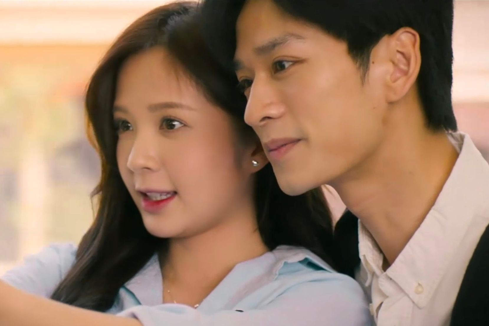 Nhan sắc nữ diễn viên 28 tuổi xinh như lớp 10 đang gây tranh cãi trong phim