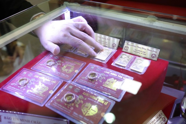 Giá vàng SJC tăng mạnh, bỏ xa vàng nhẫn ảnh 1