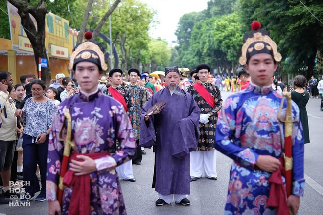 Khách Tây trải nghiệm 1 thứ ở Hoàng thành, nhận xét: