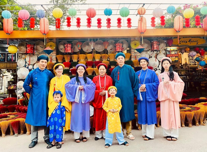 Khách Tây trải nghiệm 1 thứ ở Hoàng thành, nhận xét: