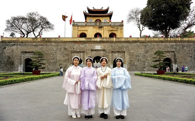 Khách Tây trải nghiệm 1 thứ ở Hoàng thành, nhận xét: