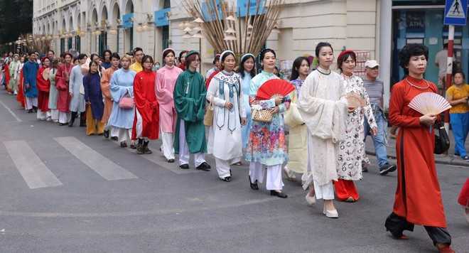 Khách Tây trải nghiệm 1 thứ ở Hoàng thành, nhận xét: